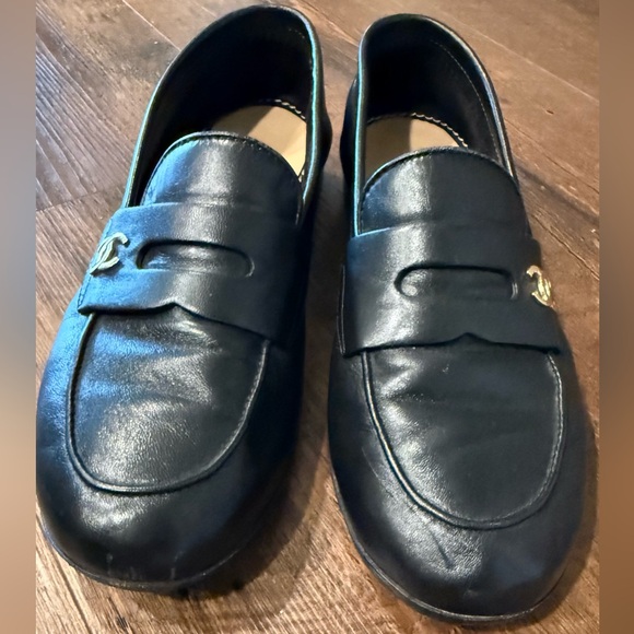 CHANEL Black Soft Leather Slip-On Loafers with CC detail - Picture 2 of 8